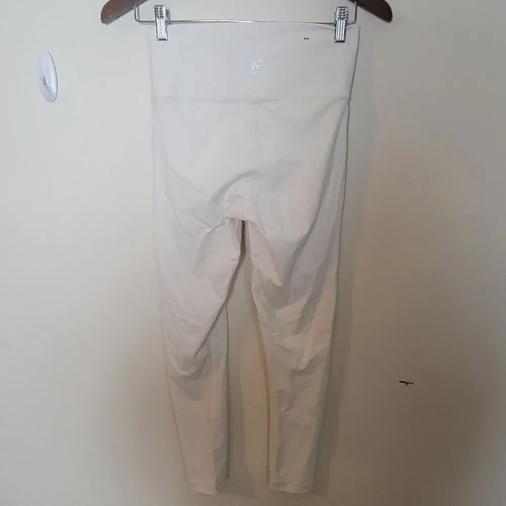 Aritzia TnAction TnaLIFE Cheeky Hi-Rise Legging size medium White